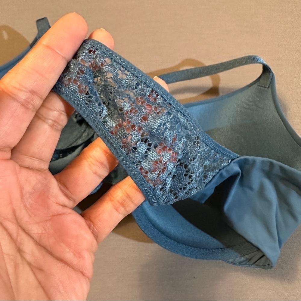 Victoria’s Secret T-shirt Bra in Teal Blue Color Criss Cross Lace Back sz 32D - Picture 5 of 9